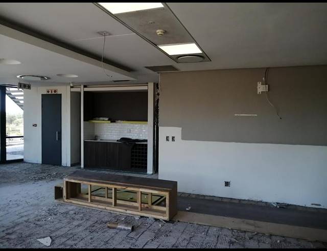 BUSINESS PROPERTY TO RENT IN WOODMEAD